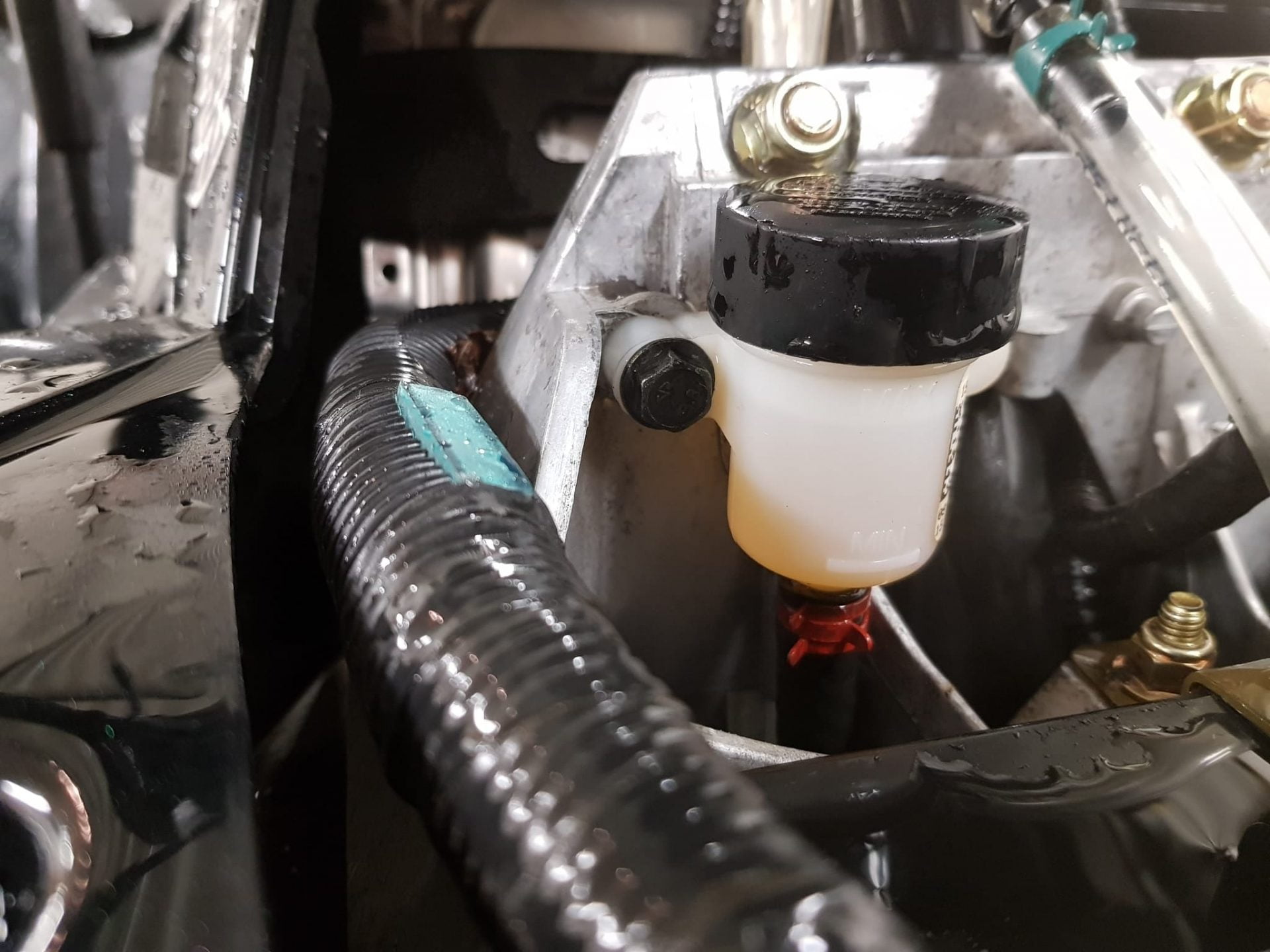 How to Bleed ATV Brakes Manual and Vacuum Method