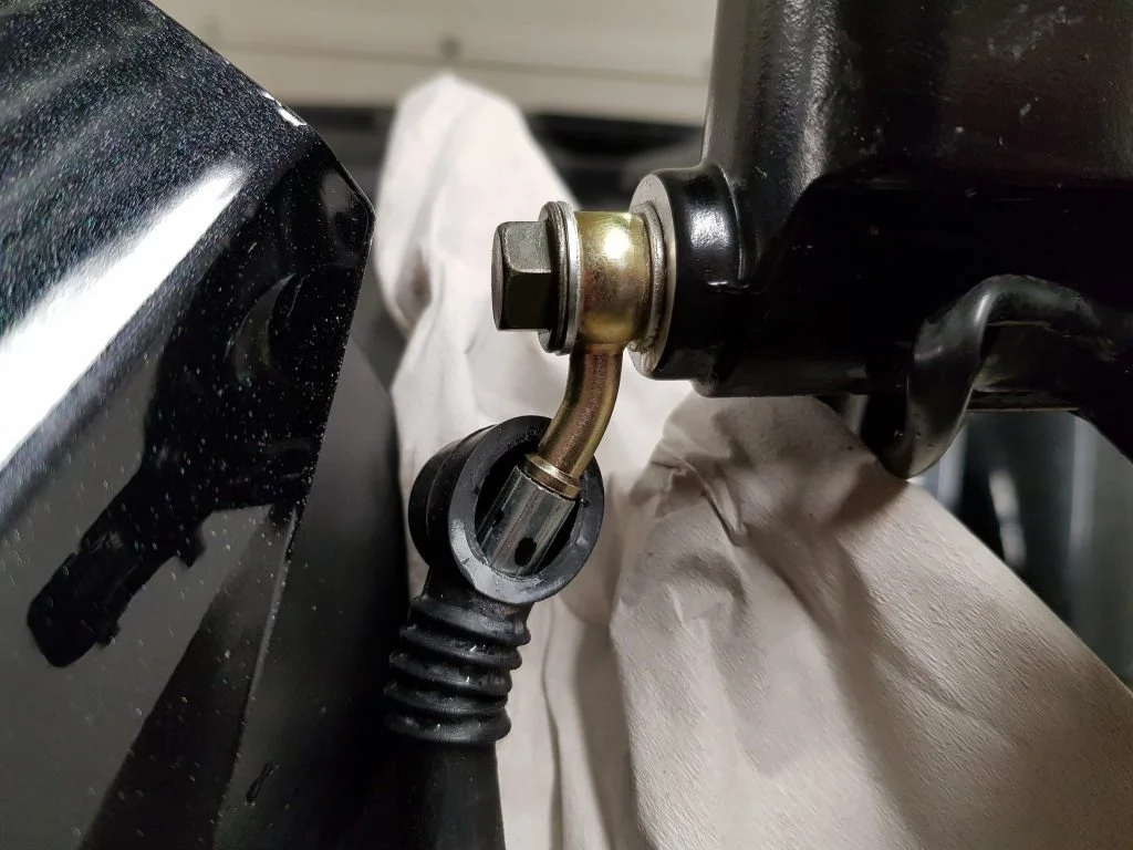 remove rubber cap banjo bolt atv brake master cylinder